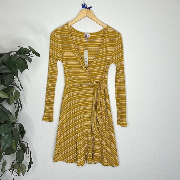 NWT Francescas Alya Striped Dress - Picture 1 of 6